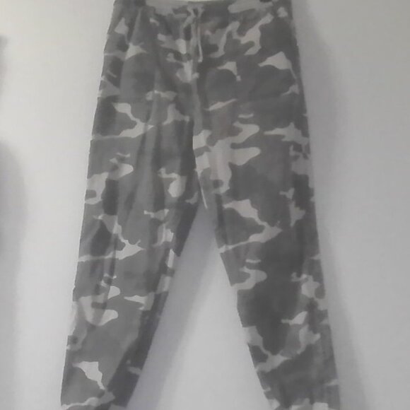 Camo Joggers - Picture 1 of 3